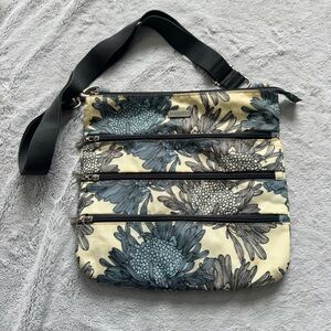 Baggallini Legacy Blue Cream Floral Adjustable Crossbody Zipper Bag